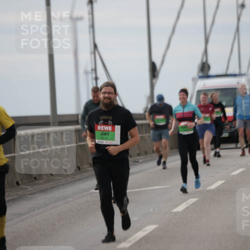 03.10.2025 - Köhlbrandbrückenlauf Jannik Wohlers http://msf.ph/oto/9153935 03.10.2025 16:04:58 Position 1 9215 meine-sportfotos.de