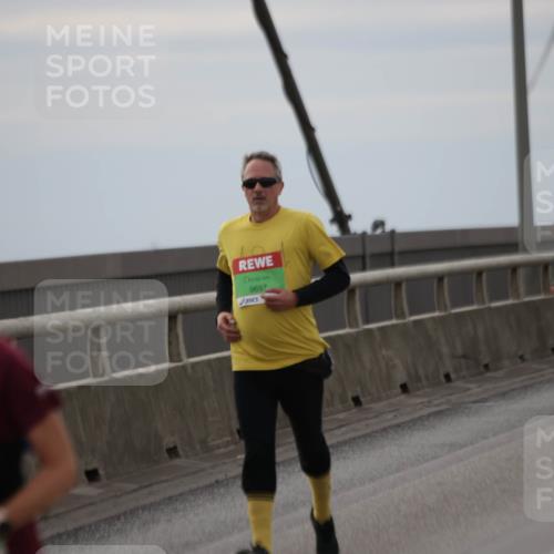 03.10.2025 - Köhlbrandbrückenlauf Jannik Wohlers http://msf.ph/oto/9153947 03.10.2025 16:04:59 Position 1 9697 meine-sportfotos.de