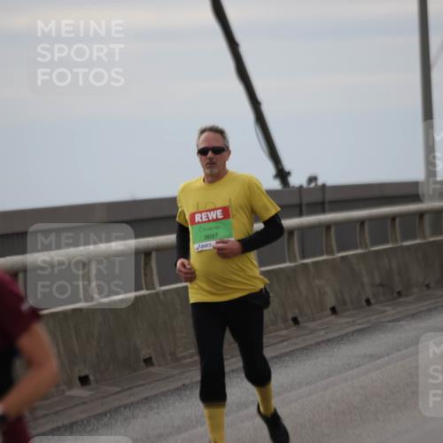 03.10.2025 - Köhlbrandbrückenlauf Jannik Wohlers http://msf.ph/oto/9153949 03.10.2025 16:04:59 Position 1 9697 meine-sportfotos.de
