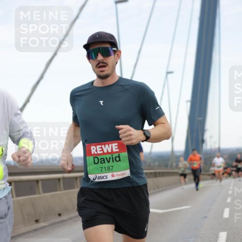 03.10.2025 - Köhlbrandbrückenlauf Jannik Wohlers http://msf.ph/oto/9153954 03.10.2025 15:21:45 Position 1 7187 meine-sportfotos.de