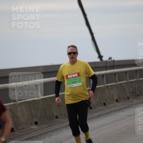 03.10.2025 - Köhlbrandbrückenlauf Jannik Wohlers http://msf.ph/oto/9153955 03.10.2025 16:04:59 Position 1 9697, 9215 meine-sportfotos.de