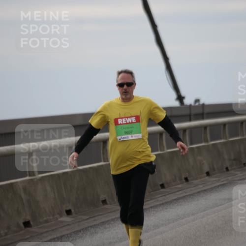 03.10.2025 - Köhlbrandbrückenlauf Jannik Wohlers http://msf.ph/oto/9153961 03.10.2025 16:05:00 Position 1 9697, 9215 meine-sportfotos.de