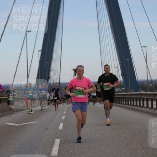 03.10.2025 - Köhlbrandbrückenlauf Jannik Wohlers http://msf.ph/oto/9153968 03.10.2025 15:22:45 Position 1 7301 meine-sportfotos.de