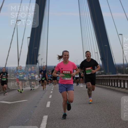 03.10.2025 - Köhlbrandbrückenlauf Jannik Wohlers http://msf.ph/oto/9153970 03.10.2025 15:22:45 Position 1 7301, 7147 meine-sportfotos.de