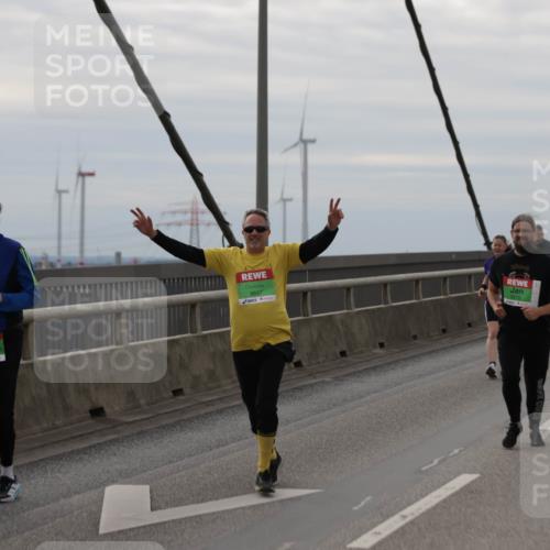 03.10.2025 - Köhlbrandbrückenlauf Jannik Wohlers http://msf.ph/oto/9153979 03.10.2025 16:05:02 Position 1 9697 meine-sportfotos.de