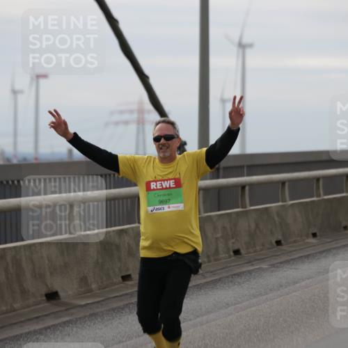 03.10.2025 - Köhlbrandbrückenlauf Jannik Wohlers http://msf.ph/oto/9153981 03.10.2025 16:05:02 Position 1 9697 meine-sportfotos.de