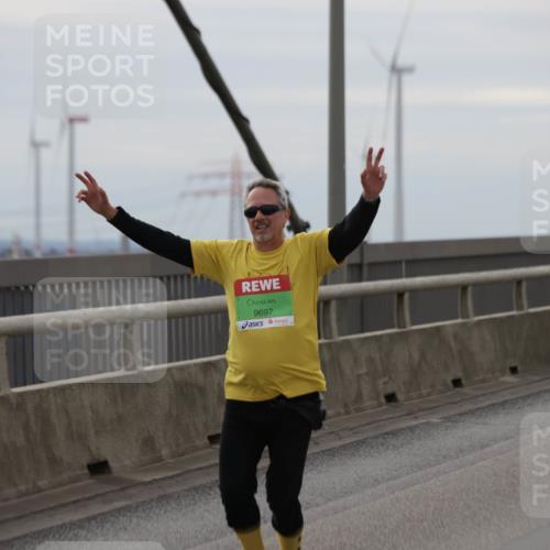 03.10.2025 - Köhlbrandbrückenlauf Jannik Wohlers http://msf.ph/oto/9153983 03.10.2025 16:05:02 Position 1 9697 meine-sportfotos.de