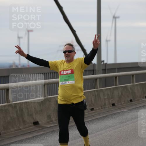 03.10.2025 - Köhlbrandbrückenlauf Jannik Wohlers http://msf.ph/oto/9153987 03.10.2025 16:05:02 Position 1 9697 meine-sportfotos.de