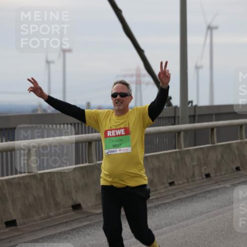 03.10.2025 - Köhlbrandbrückenlauf Jannik Wohlers http://msf.ph/oto/9153991 03.10.2025 16:05:03 Position 1 13, 9697 meine-sportfotos.de
