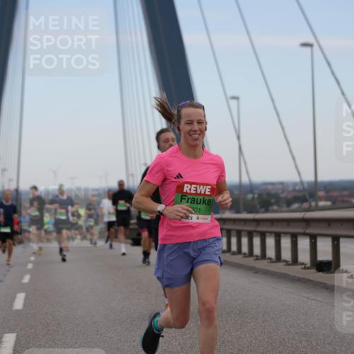 03.10.2025 - Köhlbrandbrückenlauf Jannik Wohlers http://msf.ph/oto/9153996 03.10.2025 15:22:46 Position 1 301 meine-sportfotos.de