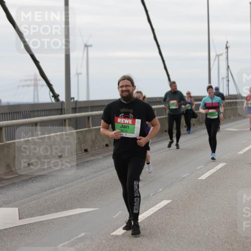 03.10.2025 - Köhlbrandbrückenlauf Jannik Wohlers http://msf.ph/oto/9153999 03.10.2025 16:05:04 Position 1 9215 meine-sportfotos.de