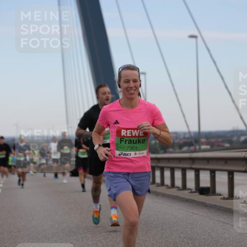 03.10.2025 - Köhlbrandbrückenlauf Jannik Wohlers http://msf.ph/oto/9154002 03.10.2025 15:22:46 Position 1 7301 meine-sportfotos.de