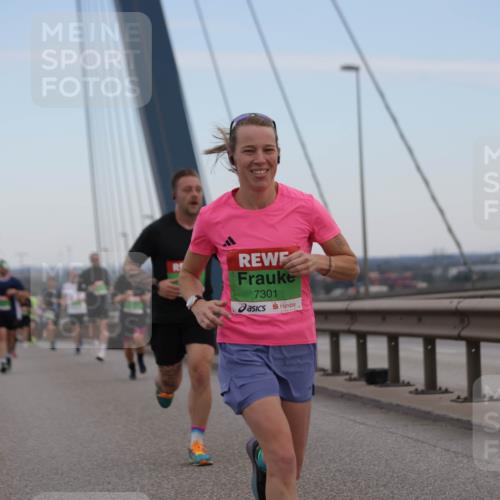 03.10.2025 - Köhlbrandbrückenlauf Jannik Wohlers http://msf.ph/oto/9154006 03.10.2025 15:22:46 Position 1 7301 meine-sportfotos.de