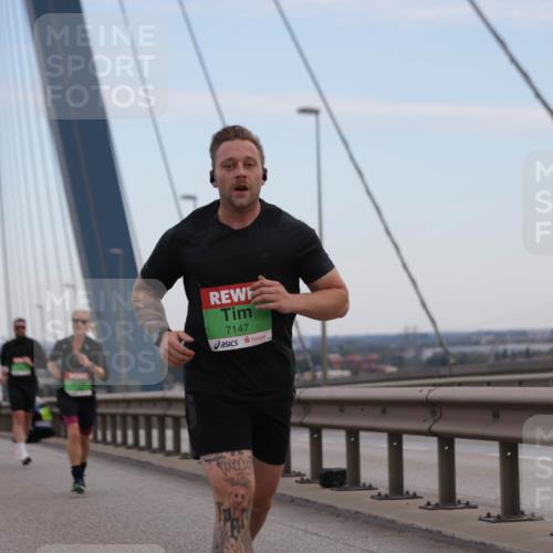 03.10.2025 - Köhlbrandbrückenlauf Jannik Wohlers http://msf.ph/oto/9154028 03.10.2025 15:22:47 Position 1 7147 meine-sportfotos.de