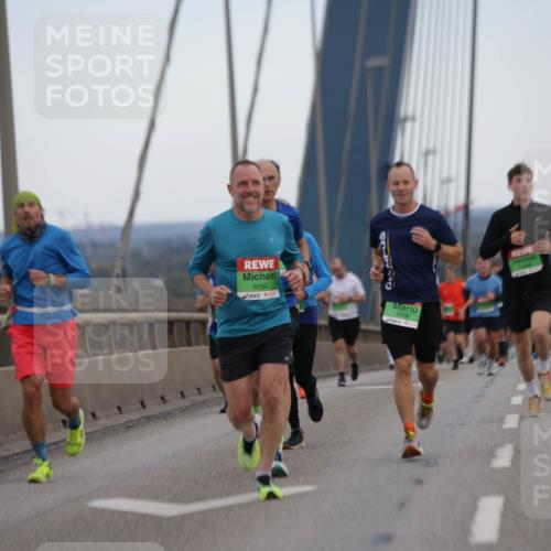 03.10.2025 - Köhlbrandbrückenlauf Jannik Wohlers http://msf.ph/oto/9154036 03.10.2025 15:22:48 Position 1 7257, 9294, 9306 meine-sportfotos.de