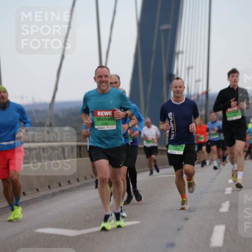 03.10.2025 - Köhlbrandbrückenlauf Jannik Wohlers http://msf.ph/oto/9154040 03.10.2025 15:22:48 Position 1 9294, 9306 meine-sportfotos.de