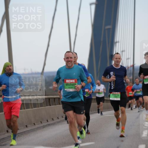 03.10.2025 - Köhlbrandbrückenlauf Jannik Wohlers http://msf.ph/oto/9154046 03.10.2025 15:22:48 Position 1 751, 9294, 1333 meine-sportfotos.de