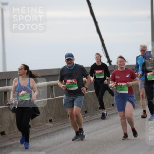 03.10.2025 - Köhlbrandbrückenlauf Jannik Wohlers http://msf.ph/oto/9154053 03.10.2025 16:05:10 Position 1 9389, 94402 meine-sportfotos.de