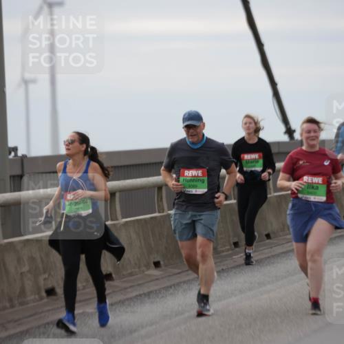 03.10.2025 - Köhlbrandbrückenlauf Jannik Wohlers http://msf.ph/oto/9154061 03.10.2025 16:05:10 Position 1 9385, 9389, 9402 meine-sportfotos.de