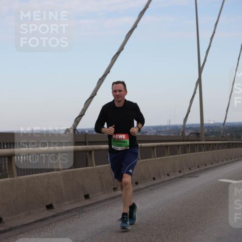 03.10.2025 - Köhlbrandbrückenlauf Jannik Wohlers http://msf.ph/oto/9154100 03.10.2025 15:23:29 Position 1 7099 meine-sportfotos.de