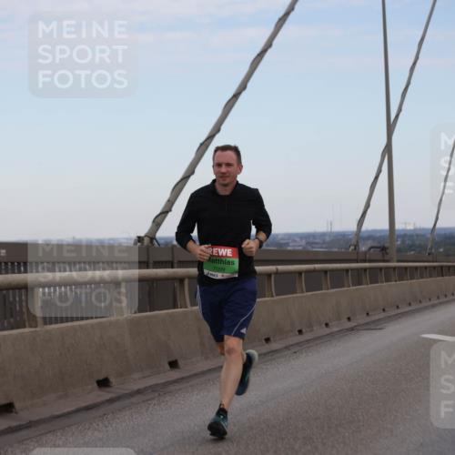 03.10.2025 - Köhlbrandbrückenlauf Jannik Wohlers http://msf.ph/oto/9154104 03.10.2025 15:23:29 Position 1 7099 meine-sportfotos.de