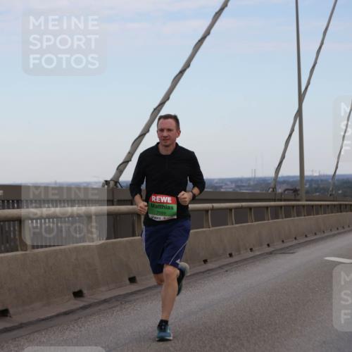 03.10.2025 - Köhlbrandbrückenlauf Jannik Wohlers http://msf.ph/oto/9154106 03.10.2025 15:23:29 Position 1 7099 meine-sportfotos.de