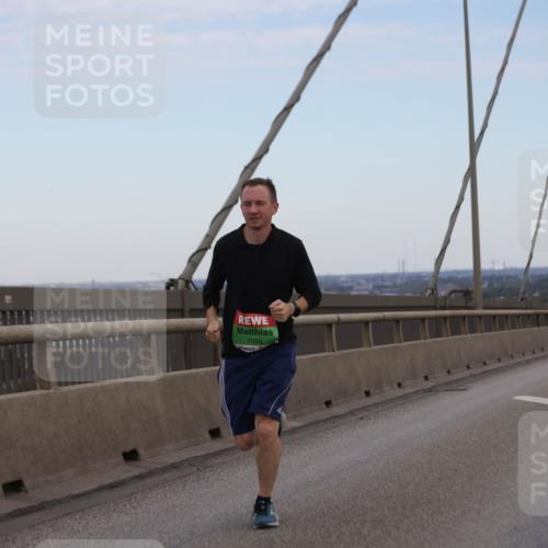 03.10.2025 - Köhlbrandbrückenlauf Jannik Wohlers http://msf.ph/oto/9154108 03.10.2025 15:23:29 Position 1 7099 meine-sportfotos.de