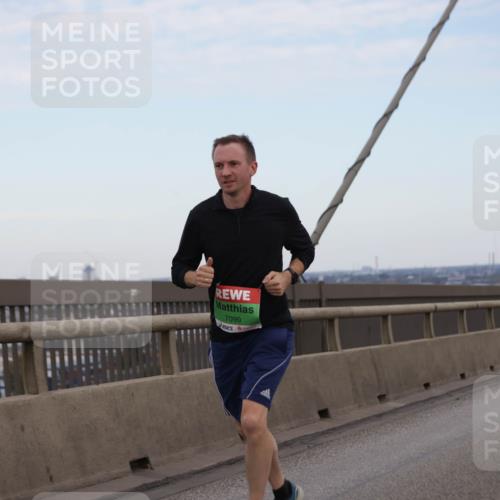 03.10.2025 - Köhlbrandbrückenlauf Jannik Wohlers http://msf.ph/oto/9154110 03.10.2025 15:23:29 Position 1 7099 meine-sportfotos.de