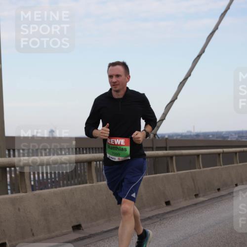 03.10.2025 - Köhlbrandbrückenlauf Jannik Wohlers http://msf.ph/oto/9154112 03.10.2025 15:23:29 Position 1 7099 meine-sportfotos.de