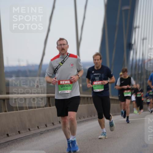 03.10.2025 - Köhlbrandbrückenlauf Jannik Wohlers http://msf.ph/oto/9154164 03.10.2025 15:23:35 Position 1 7172, 7297 meine-sportfotos.de