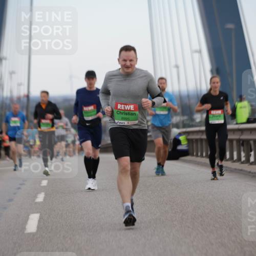 03.10.2025 - Köhlbrandbrückenlauf Jannik Wohlers http://msf.ph/oto/9154176 03.10.2025 15:23:37 Position 1 8995 meine-sportfotos.de