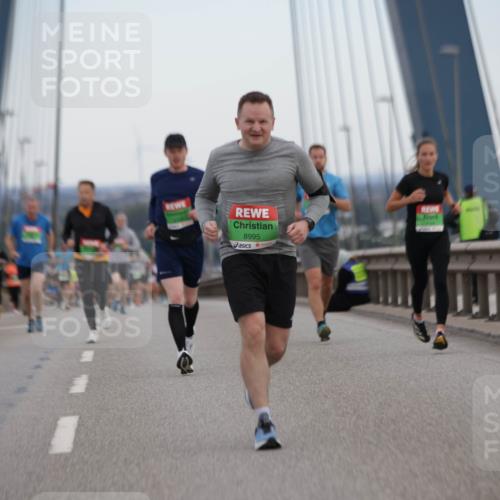 03.10.2025 - Köhlbrandbrückenlauf Jannik Wohlers http://msf.ph/oto/9154180 03.10.2025 15:23:37 Position 1 8995 meine-sportfotos.de