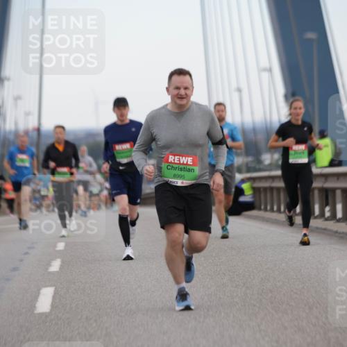 03.10.2025 - Köhlbrandbrückenlauf Jannik Wohlers http://msf.ph/oto/9154182 03.10.2025 15:23:37 Position 1 8995 meine-sportfotos.de