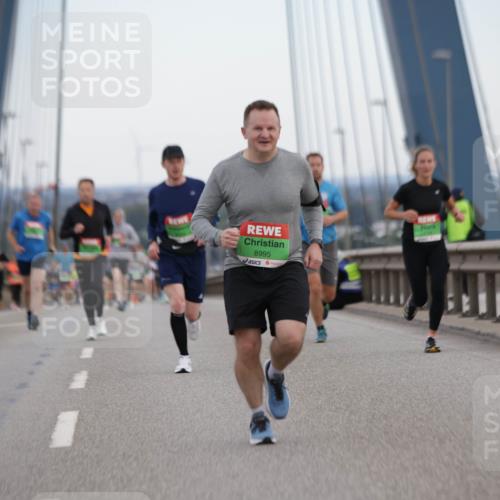03.10.2025 - Köhlbrandbrückenlauf Jannik Wohlers http://msf.ph/oto/9154184 03.10.2025 15:23:37 Position 1 8995 meine-sportfotos.de