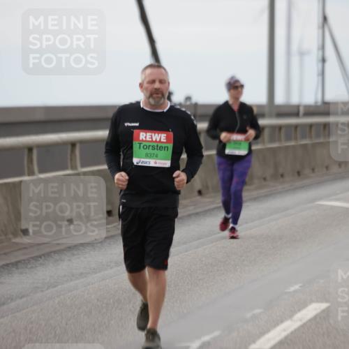 03.10.2025 - Köhlbrandbrückenlauf Jannik Wohlers http://msf.ph/oto/9154193 03.10.2025 16:05:23 Position 1 3411, 8374 meine-sportfotos.de