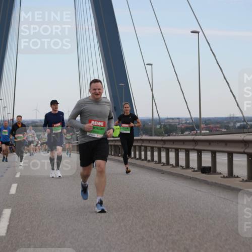 03.10.2025 - Köhlbrandbrückenlauf Jannik Wohlers http://msf.ph/oto/9154194 03.10.2025 15:23:38 Position 1 8995 meine-sportfotos.de