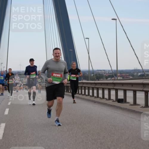 03.10.2025 - Köhlbrandbrückenlauf Jannik Wohlers http://msf.ph/oto/9154196 03.10.2025 15:23:38 Position 1 8995 meine-sportfotos.de