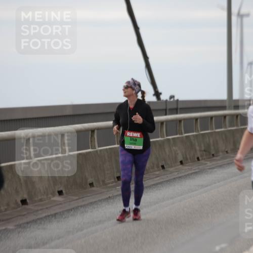 03.10.2025 - Köhlbrandbrückenlauf Jannik Wohlers http://msf.ph/oto/9154239 03.10.2025 16:05:25 Position 1 8896 meine-sportfotos.de