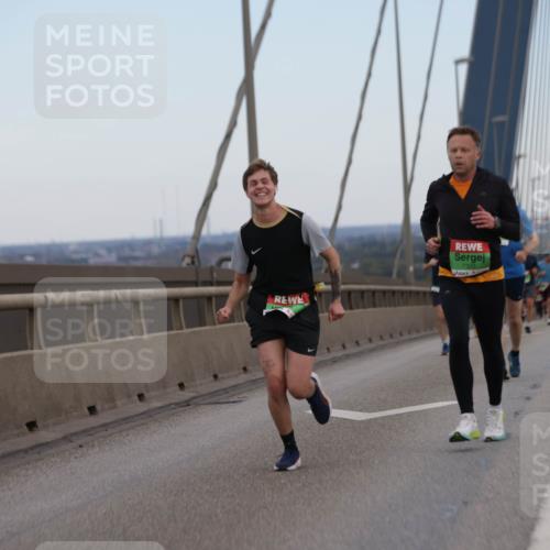 03.10.2025 - Köhlbrandbrückenlauf Jannik Wohlers http://msf.ph/oto/9154254 03.10.2025 15:23:43 Position 1 7320 meine-sportfotos.de