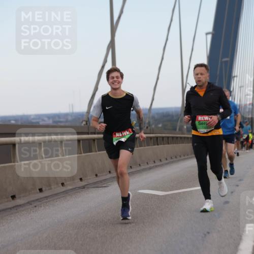 03.10.2025 - Köhlbrandbrückenlauf Jannik Wohlers http://msf.ph/oto/9154260 03.10.2025 15:23:43 Position 1 7320 meine-sportfotos.de