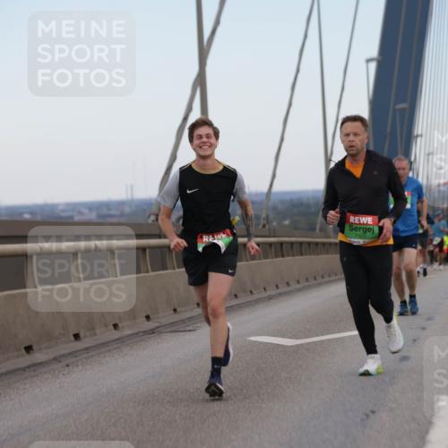 03.10.2025 - Köhlbrandbrückenlauf Jannik Wohlers http://msf.ph/oto/9154262 03.10.2025 15:23:43 Position 1 7320 meine-sportfotos.de