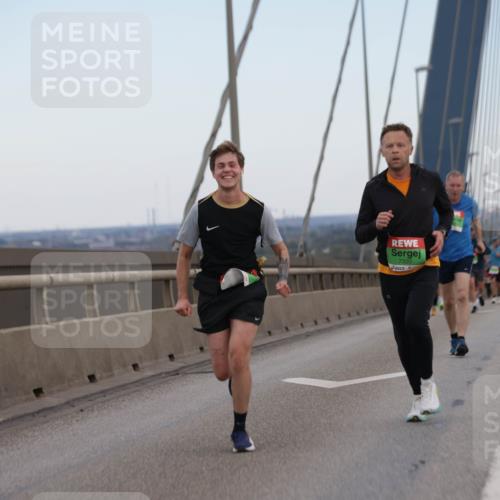 03.10.2025 - Köhlbrandbrückenlauf Jannik Wohlers http://msf.ph/oto/9154264 03.10.2025 15:23:43 Position 1 7320 meine-sportfotos.de