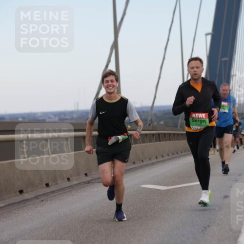 03.10.2025 - Köhlbrandbrückenlauf Jannik Wohlers http://msf.ph/oto/9154266 03.10.2025 15:23:43 Position 1 7320 meine-sportfotos.de