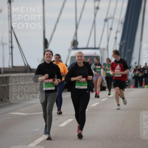 03.10.2025 - Köhlbrandbrückenlauf Jannik Wohlers http://msf.ph/oto/9154275 03.10.2025 16:05:30 Position 1 8515, 8527 meine-sportfotos.de
