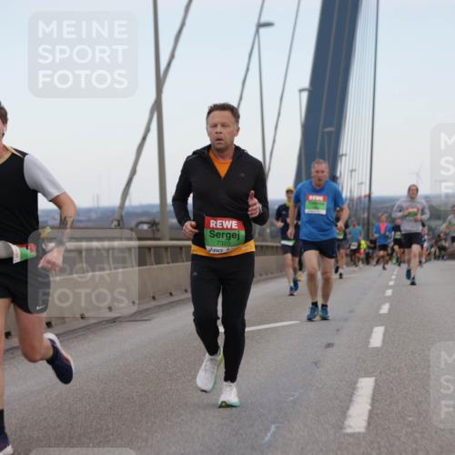 03.10.2025 - Köhlbrandbrückenlauf Jannik Wohlers http://msf.ph/oto/9154280 03.10.2025 15:23:44 Position 1 7320 meine-sportfotos.de