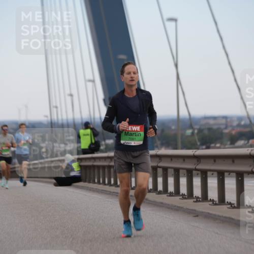 03.10.2025 - Köhlbrandbrückenlauf Jannik Wohlers http://msf.ph/oto/9154290 03.10.2025 15:23:45 Position 1 7081 meine-sportfotos.de