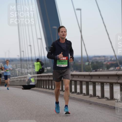 03.10.2025 - Köhlbrandbrückenlauf Jannik Wohlers http://msf.ph/oto/9154294 03.10.2025 15:23:45 Position 1 7081 meine-sportfotos.de