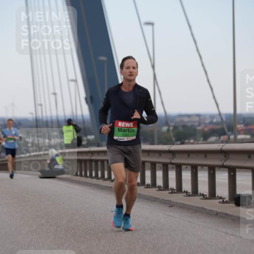 03.10.2025 - Köhlbrandbrückenlauf Jannik Wohlers http://msf.ph/oto/9154298 03.10.2025 15:23:45 Position 1 7081 meine-sportfotos.de
