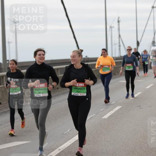 03.10.2025 - Köhlbrandbrückenlauf Jannik Wohlers http://msf.ph/oto/9154299 03.10.2025 16:05:35 Position 1 9432, 8515, 8527 meine-sportfotos.de