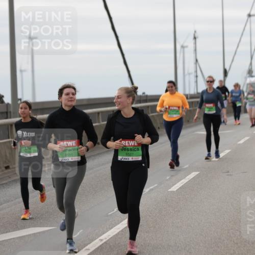 03.10.2025 - Köhlbrandbrückenlauf Jannik Wohlers http://msf.ph/oto/9154301 03.10.2025 16:05:35 Position 1 9432, 8515, 8527 meine-sportfotos.de